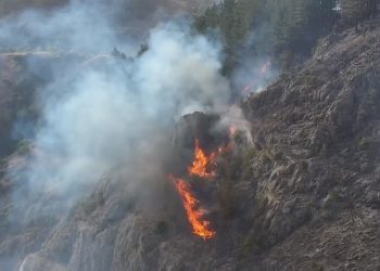 Zjarr në Prizren, mund të paraqesë rrezik për qarkullim të automjeteve