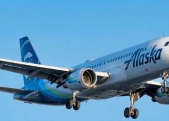 Një pilot jashtë detyre në SHBA u përpoq të rrëzonte qëllimshëm një aeroplan me 80 pasagjerë