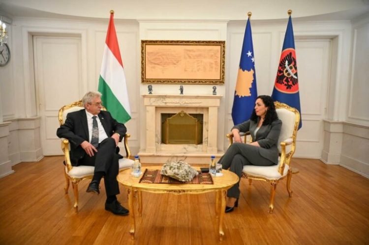 Osmani pranoi letrat kredenciale nga ambasadori i ri i Hungarisë në Kosovë