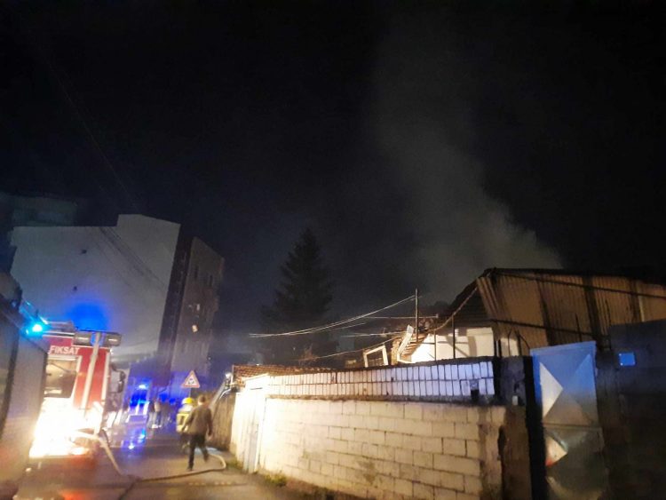 Digjet shtëpia e familjes Koroglu në Mitrovicë