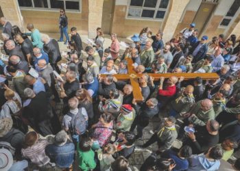 Hebrenjtë radikalë filmohen duke i pështyrë të krishterët në qytetin e vjetër të Jerusalemit