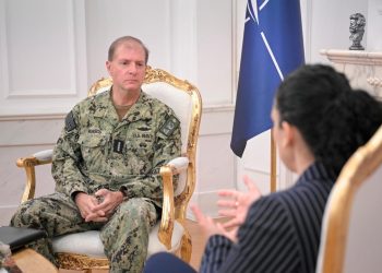 Osmani: Prezenca e trupave ushtarake të Serbisë afër kufirit me Kosovën, kërcënim për paqen