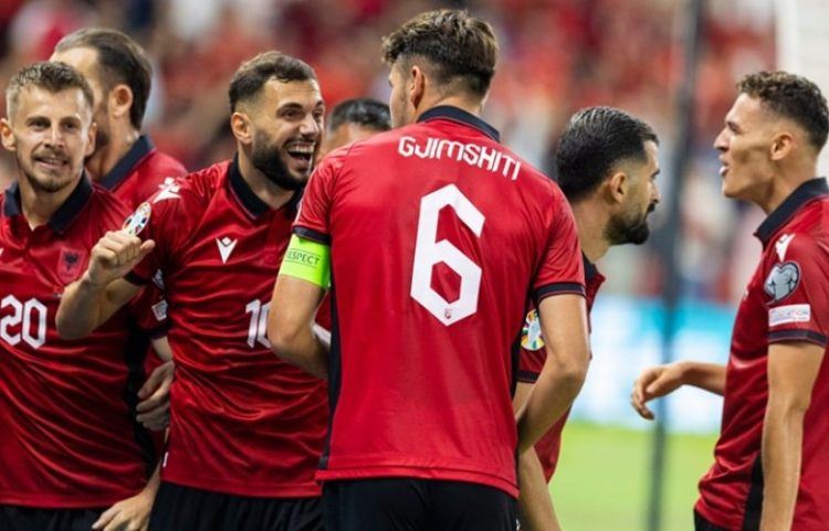 Shqipëria e mbyllë pjesën e parë me avantazh golash po edhe numerik