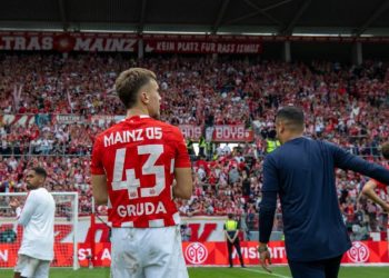 Kush është sulmuesi shqiptar Brajan Gruda fanellën e të cilit Thomas Muller e postoi në rrjetet sociale?