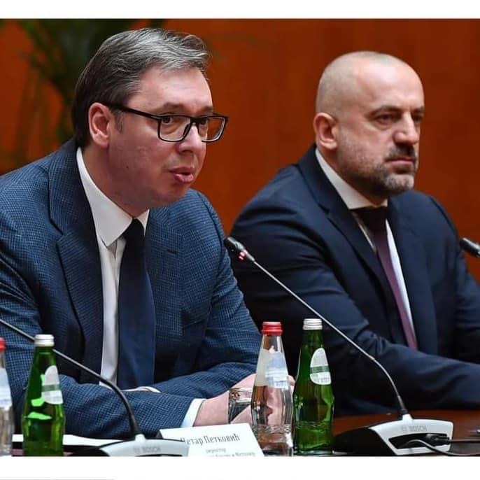 Te villa e Radojiçiqit policia ka gjetur listën e bashkëpunëtorëve të tij shqiptarë, ka edhe nga Maqedonia e Veriut!