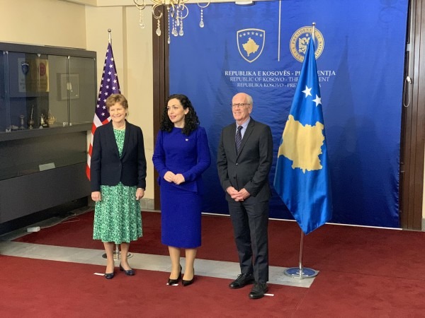 Nis takimi i presidentes Osmani me dy senatorët amerikanë