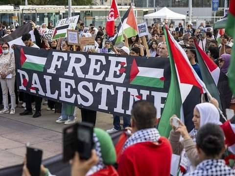 Qindra qytetare nga mbare bota sot para OKB-se ne Gjeneve u solidarizuan me Palestinen duke denuar kolonizimin dhe t*reorrin e Izraelit mbi popullullaten civile