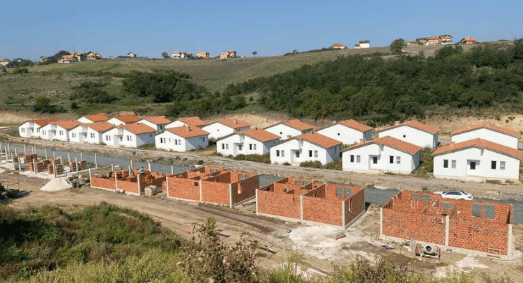 Qeveria ndan mjete për ndërtimin e shtëpive për komunitetet