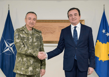 Kurti takoi komandantin e KFOR-it, i kërkoi që ta ruaj kufirin me Serbinë