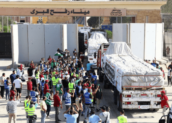 Kamionët e parë me ndihma humanitare hyjnë në Gaza