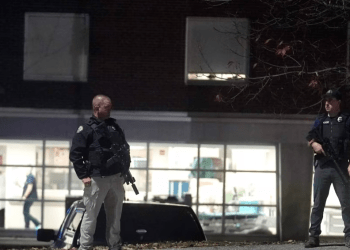 Së paku 16 të v*rarë nga të shtënat me armë në SHBA