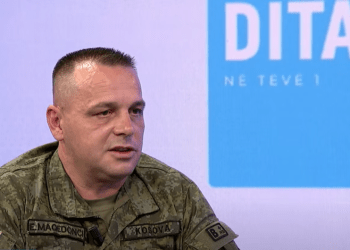 Maqedonci ngushëllon familjarët e ushtarit italian që vdiq në aksident