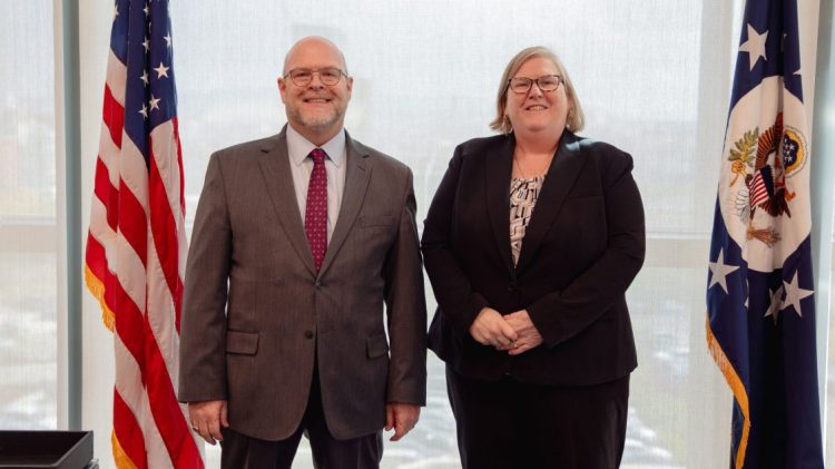 Eileen Devitt në krye të USAID-it në Kosovë, ambasadori amerikan i uron mirëseardhje