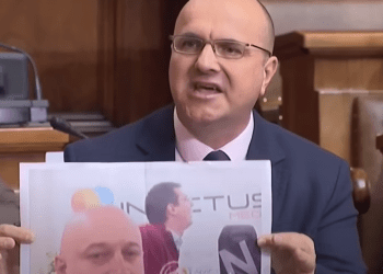 Deputeti opozitar në Serbi: Novi Sadin tash e “kontrollojnë” Andrej Vuçiq dhe grupi kriminal i Zvonko Veselinoviqit