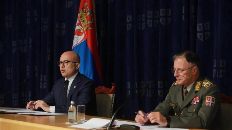 Ministri i Mbrojtjes i Serbisë: Nëse urdhëron Vuçiq, ushtria do të hyjë në Kosovë!