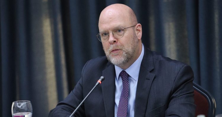 Hovenier: Asociacioni duhet të bëhet urgjentisht, por me kufizime