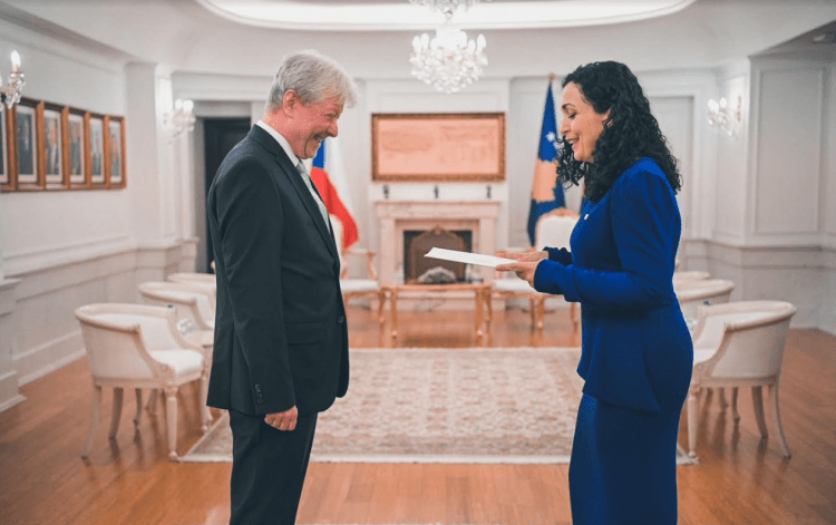Osmani pranoi letrat kredenciale nga ambasadori i ri i Republikës Çeke