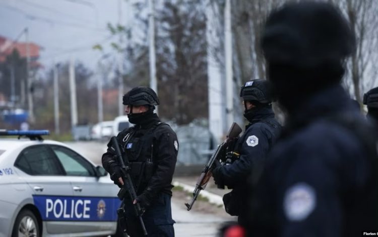 Aksioni i policisë në veri, mbyllen 20 rrugë ilegale në kufirin me Serbinë