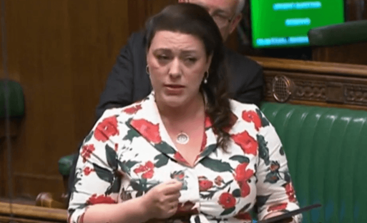 Deputetja britanike sot në Kosovë, takohet me Konjufcën