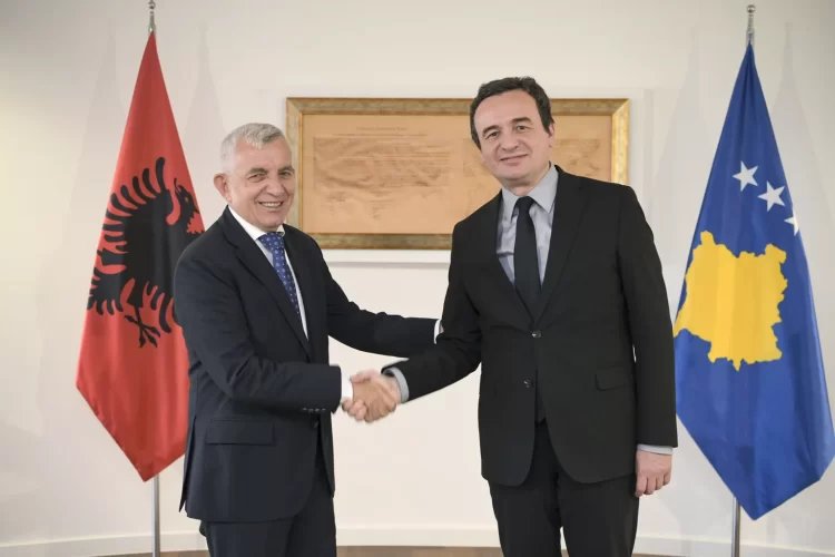 Kurti takim lamtumirës me Minxhozin, e falënderon për punën, angazhimin dhe bashkëpunimin gjatë mandatit të tij