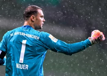 Rikthim i bujshëm në fushën e blertë, Neuer bën gati dorezat