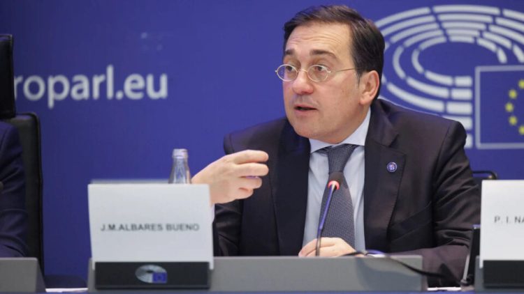 Spanja pro zgjerimit, kryediplomati s’përgjigjet në pyetjen për Kosovën dhe agresionin e 24 shtatorit