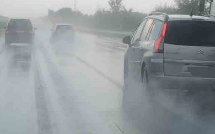 Policia apelon për kujdes gjatë vozitjes në mot me shi