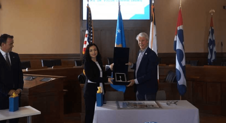 Osmani vazhdon qëndrimin në Iowa, takon kryetarin e bashkësisë