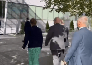 Pas Osmanit, senatorët nisen për takim me Kurtin – krah tyre edhe Hovenier