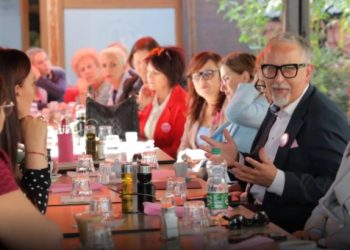 Ministri Vitia takon gratë që fituan betejën me kancerin e gjirit