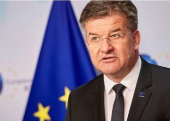 Lajçak mundohet t’a arsyeton veten/ Nuk jam pro masave të vendosura kundër Kosovës