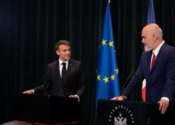 Rama përkrah Macronit “gabon “sërish: Gjuha Shqipe është gjuhë zyrtare në Maqedoni të Veriut