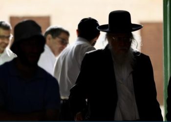 Hebrenjtë fanatikë në Izrael bastisin konviktin e studentëve palestinezë me thirrjen “Vdekje arabëve”