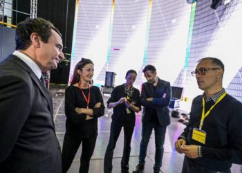 Kryeministri Kurti vizitoi punimet për Festivalin e Këngës