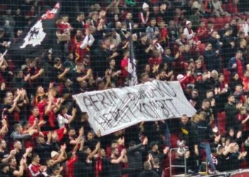 “Afrim Bunjaku hero i kombit” banderola në mbështetje të Kosovës në ndeshjen Shqipëri-Bullgari