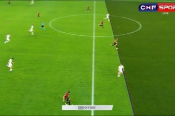 A shihni të njëjtën gjë që panë gjyqtarët e VAR-it? Bëhet viral goli i anuluar i Arbnor Mujës ndaj Çekisë