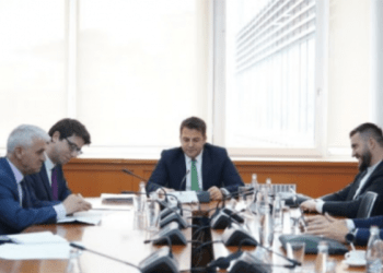 Ministri Murati dhe përfaqësues të ASK-së raportojnë në komisionin për buxhet