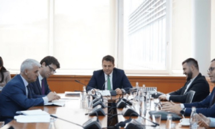 Ministri Murati dhe përfaqësues të ASK-së raportojnë në komisionin për buxhet