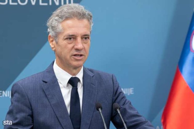 Kryeministri slloven shokon Serbinë: Nëse është e nevojshme të vendosen sanksione, do të bashkohemi