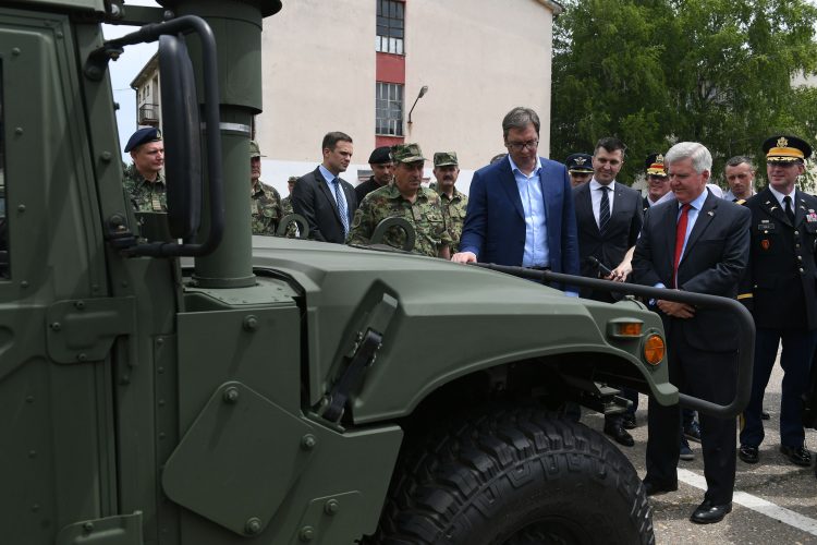 SHBA pritet të hetojë Serbinë për automjetet ushtarake “Humvee”