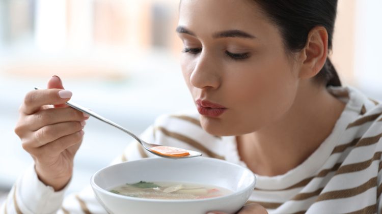 A është supa, ushqimi i duhur kur keni ethe?