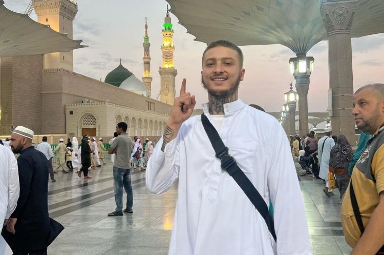 I kërkuan dy fjalë për ata që e përqeshën që e la muzikën, Fero: Allahu i udhëzoft