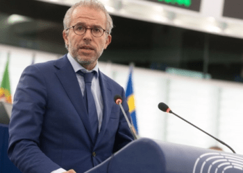 Eurodeputeti holandez: Marrëveshja për vizat nuk lidhet me dialogun