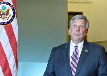 Ish-ambasadori i ShBA-së kritikon Perëndimin që s’e tërhoqi Serbinë nga Rusia