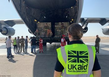 Mbërrin në Egjipt ndihma britanike për Gazën