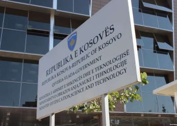 Zëvendësministri i Arsimit, për arrestimin e 16-vjeçarit në Pejë: Autoritetet parandaluan një tragjedi të madhe