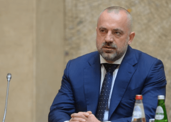 Revista serbe del me dëshmi: Radoiçiq përfitoi tender në autostradën Prishtinë-Tiranë