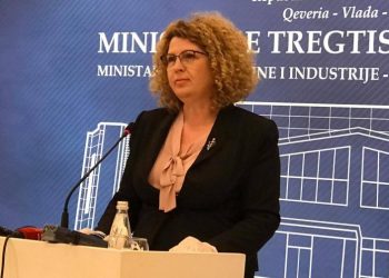 Rozeta Hajdarit i hynë hajnat në shtëpi, i vidhen edhe kartelat e ministrisë