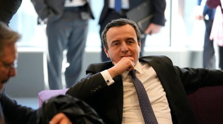 Pyetet pse Vuçiqi nuk po e nënshkruan marrëveshjen bazike, ja se si përgjigjet Kurti