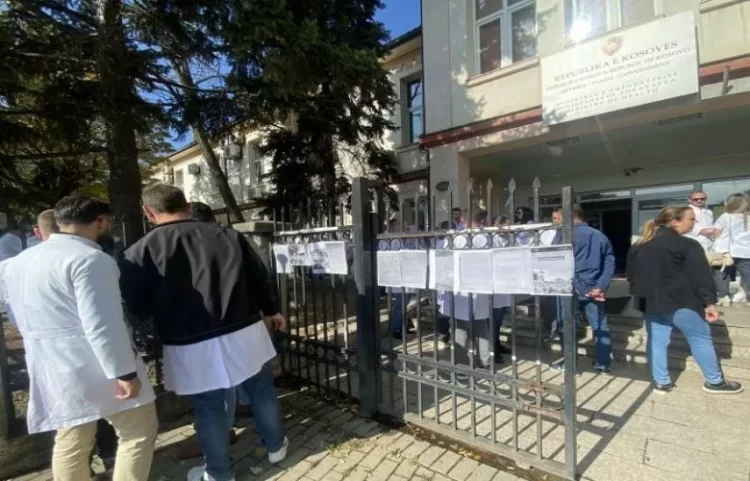 Protestojnë sërish specializantët, paralajmërojnë radikalizim të masave